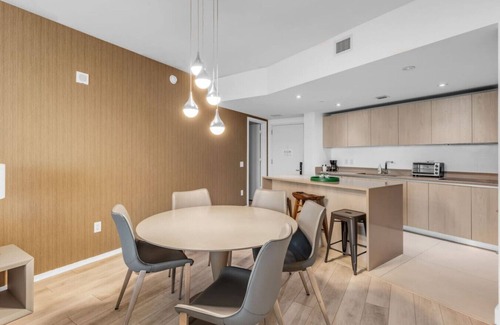 Hollywood South Central Beach Apartment | Ocean Luxe Pad | 6-Person Stay + Poolside