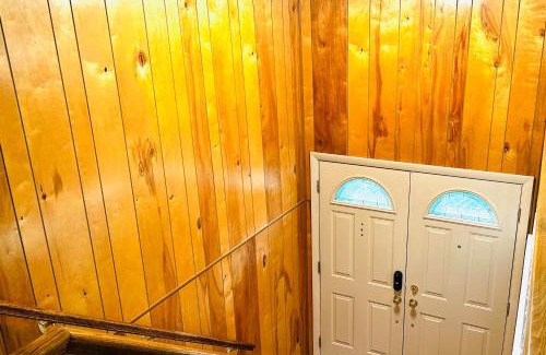 West Chester House | Ocean Palace -12 Guests- close to I-75-Amazing Location!