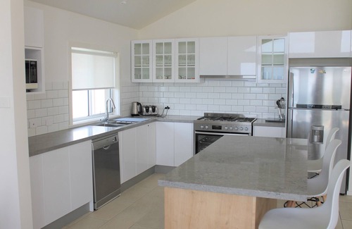 Scotts Head Villa | Ocean's Delight - Overlooking the ocean