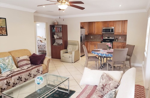 Lantana House | Ocean Vacation Breeze Your best vacation spot only 1 mile to the Lantana Beach.