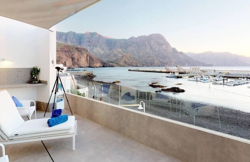 Puerto de las Nieves House | Ocean Views & Rooftop Jacuzzi in Agaete