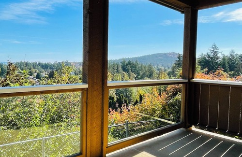 Cordova Bay House | Ocean View 2-Bedroom Suit in Cordova Bay, Victoria