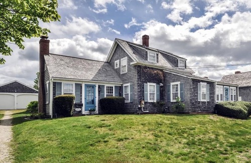 Scituate Cottage | Ocean view antique cape