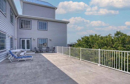 North Ocean City Condo | OCEAN VIEW Condo! 90 Steps from the Beach!