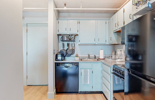 Ogunquit Condo | Ocean-view condo overlooking Ogunquit Beach with balcony, pool & tennis