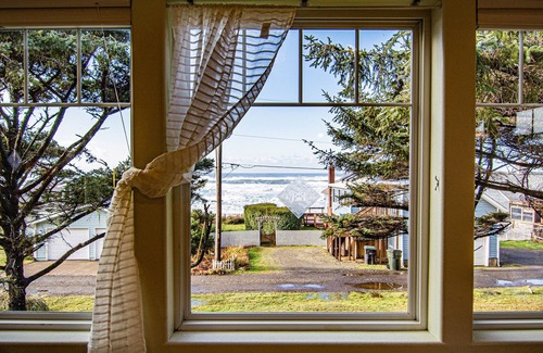 Yachats House | Ocean View-Dog Friendly-7 mi. of Sand-Open Concept