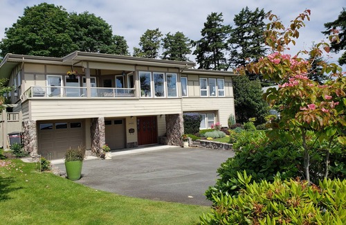 Gordon Head House | Ocean View, Family Friendly Executive Home with Hot tub, Near Beach