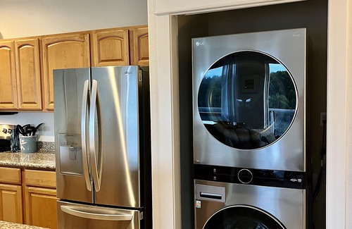 Westport Condo | Ocean view ~ Hot Tub ~ King Bed ~ EV Charger!