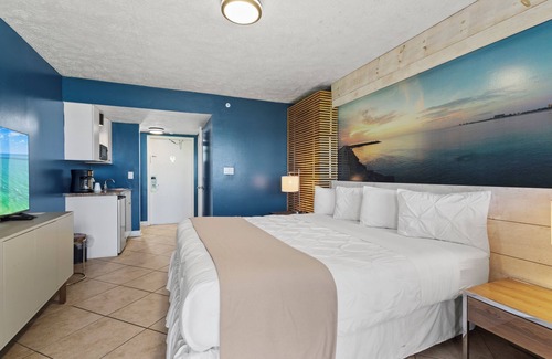 Fort Pierce Hotel | Ocean View Hotel Room with Balcony- King Bed #17