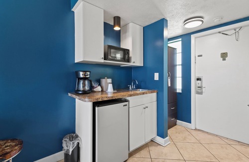 Fort Pierce Hotel | Ocean View Hotel Room with Balcony- King Bed #17