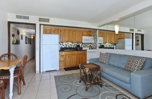 Waikiki Condo | Ocean View in Heart of Waikiki! AC, Wi-Fi, Full Kitchen, 5-min walk to beach!