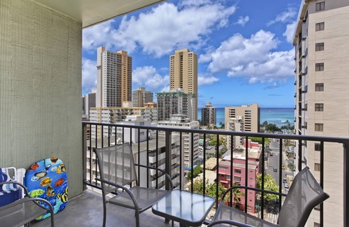 Waikiki Condo | Ocean View in Heart of Waikiki! AC, Wi-Fi, Full Kitchen, 5-min walk to beach!