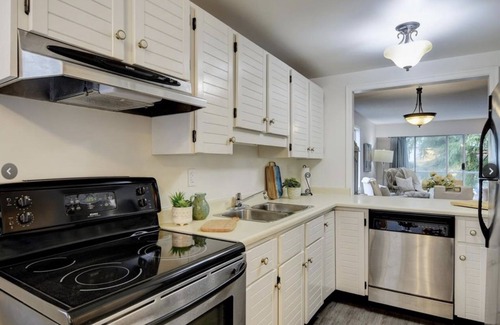 Sidney Condo | Ocean view one bedroom condo with indoor pool