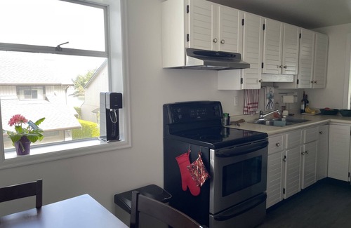 Sidney Condo | Ocean view one bedroom condo with indoor pool