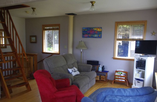 Yachats House | Ocean View Quiet Street, 2 minutes to 804 Trail & Dog Friendly