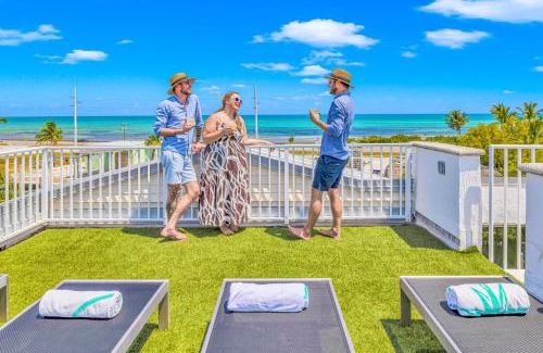 Islamorada Apartment | Ocean View Two Duplex Penthouses Retreat amenities: tennis court heated Pool Vista Key