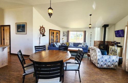 Yachats House | Ocean View, Walk to Everything! Dog Friendly! Wheelhouse Cottage