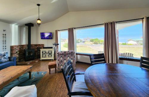 Yachats House | Ocean View, Walk to Everything! Dog Friendly! Wheelhouse Cottage