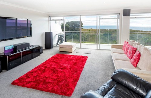 Papamoa Beach Cottage | OCEAN VIEWS AND BBQS - PAPAMOA HOLIDAY APARTMENT in Papamoa