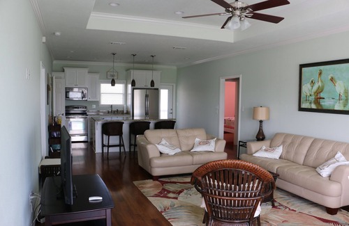 Crystal Beach House | Ocean views from 2 decks, steps away from the beach, kid friendly, wifi