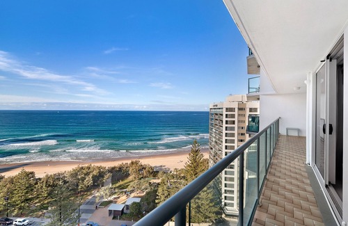 Surfers Paradise Apartment | Ocean views on esplanade