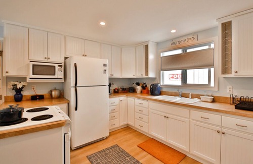 Florence House | Ocean Views, Sounds & Sunsets, 0.3 walk to Beach - 6beds, sleeps 9, dog friendly
