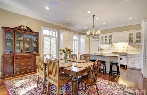 King City House | Ocean Views , Steps to Beach, Walk to Pier/Village