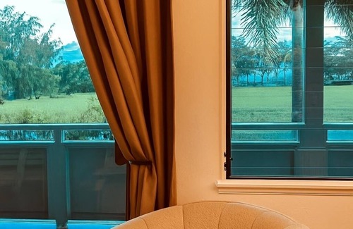 Wailua Apartment | Ocean Views Top floor King Bed Beach Access Pools BBQ Renovated Unit with AC