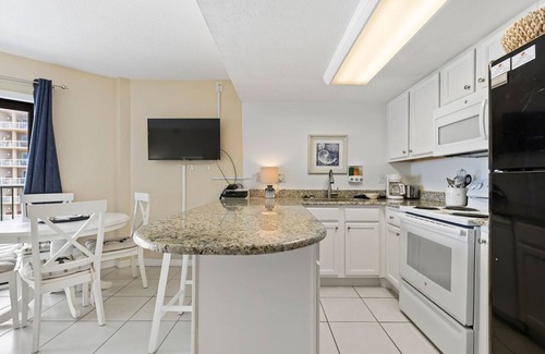Daytona Beach Shores Apartment | Ocean Views Pool Hot Tub Seahorse Suite 907