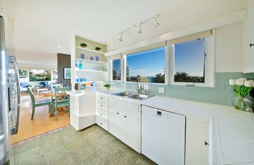 Cardiff-by-the-Sea House | Ocean Views! Walk to the Beach with King Suite