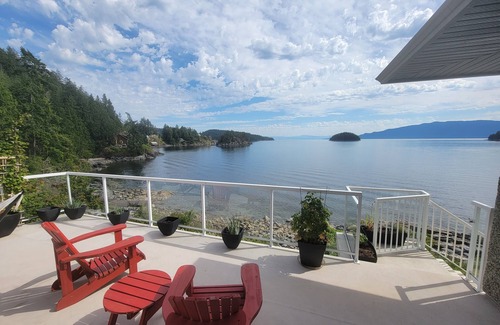 Garden Bay House | Ocean Waterfront Winter Escape