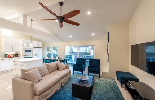 Santa Ana Heights House | Oceanaire Six Bedroom Duplex Steps Away From The Sand With AC