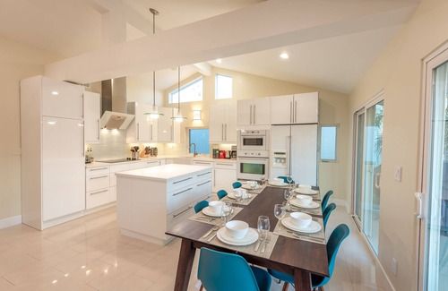 Santa Ana Heights House | Oceanaire Six Bedroom Duplex Steps Away From The Sand With AC