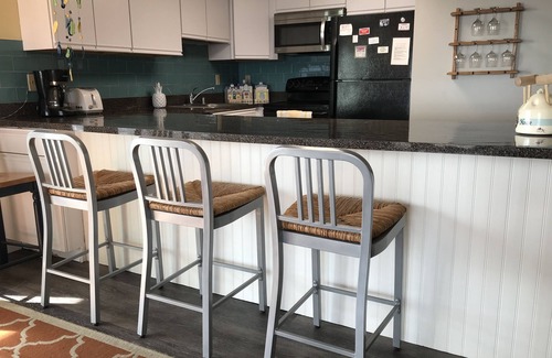 Midtown Ocean City Condo | Oceanfront 3 BR Condo - Wraparound Deck - Salty Sands I