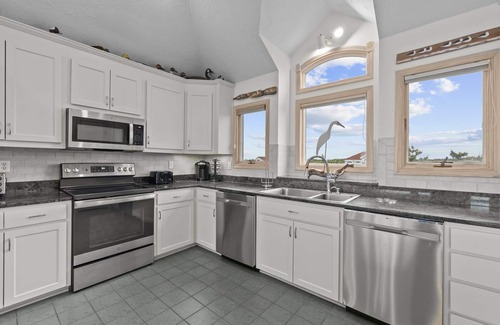 Pine Island House | Oceanfront 6BR with private pool & hot tub