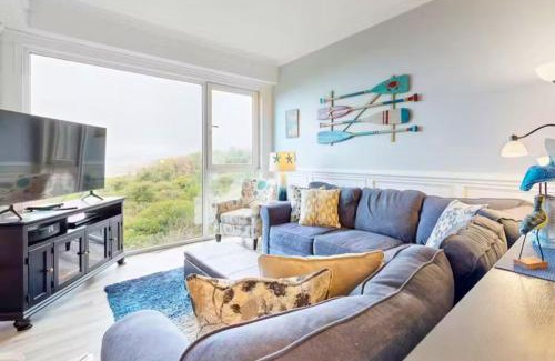 Rockaway Beach House | Oceanfront Bliss King Suite & Pet-friendly Stay