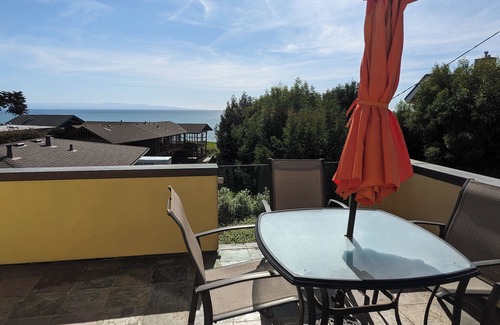 Aptos House | Oceanfront Bliss: Modern Family Retreat Steps from Seacliff Beach – Book Now!