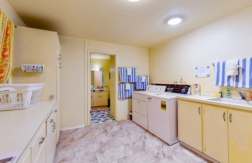 Klipsan Beach House | Oceanfront charmer with wood fireplace, games, & scenic deck - dog-friendly