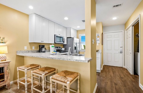 Sunnyside Condo | Oceanfront condo with outdoor pool, ocean view, high-speed WiFi & washer/dryer