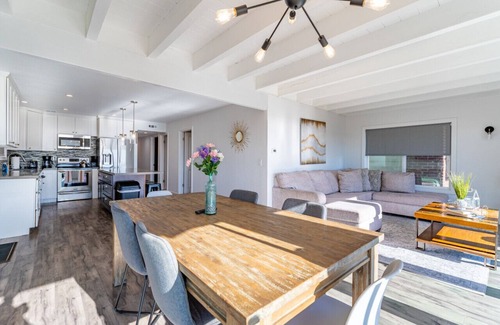 Sunset Beach House | Oceanfront Condos | 2Entries | Views | On The Sand | Pets