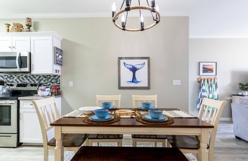 Pensacola Beach Condo | Oceanfront Condo 2/2 with short walk to beach. Sleeps 6, fully stocked, pool