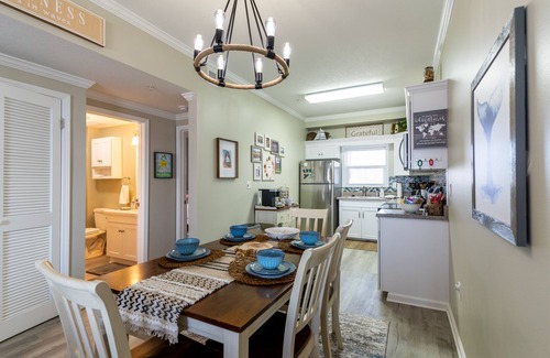 Pensacola Beach Condo | Oceanfront Condo 2/2 with short walk to beach. Sleeps 6, fully stocked, pool