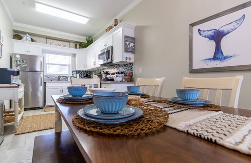 Pensacola Beach Condo | Oceanfront Condo 2/2 with short walk to beach. Sleeps 6, fully stocked, pool