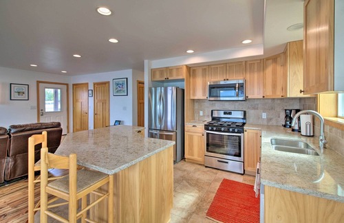 Craig Apartment | Oceanfront Craig Apt: Grill, Fishing On-Site!