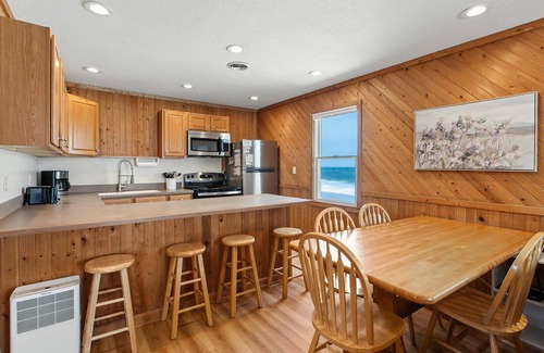 South Nags Head House | Oceanfront, dog friendly, amazing sunrise!