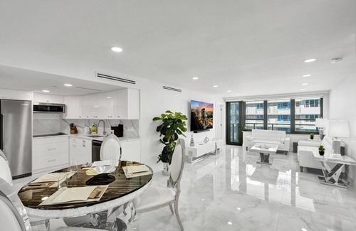 Mid Beach Apartment | Oceanfront Escape with Resort Amenities, Gym, Pools & Sauna 1408