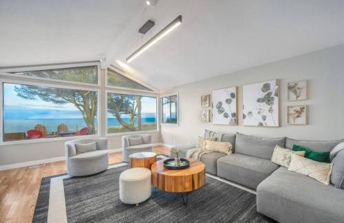 Oak Harbor House | Oceanfront Family Retreat