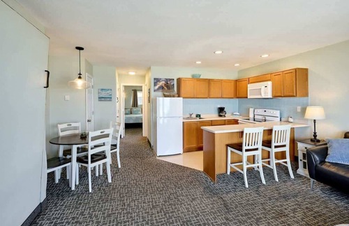 Logsden Condo | Oceanfront Family Suite - Full Kitchen - Beach Access - Pool & Hot Tub!