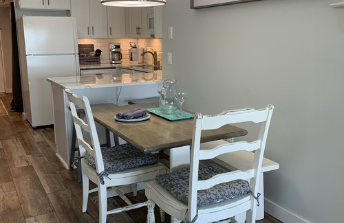 Jacksonville Beach Condo | Oceanfront GORGEOUS renovated 2bed 2bath garage, elevator, pool HAS EVERYTHING