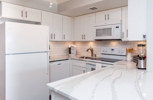 Jacksonville Beach Condo | Oceanfront GORGEOUS renovated 2bed 2bath garage, elevator, pool HAS EVERYTHING